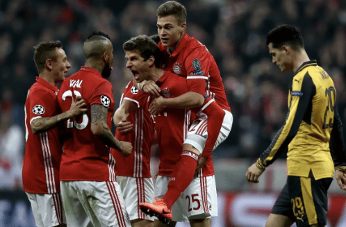 德甲半场：基尼洛斯1射1传，卡德破门，奥格斯堡2-0勒沃库森