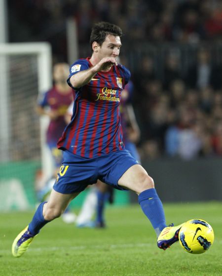 记者：如今国脚级球员税后拿100万甚至几十万年薪越来越普遍