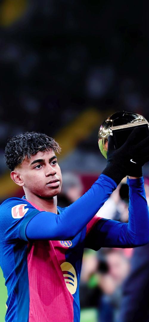 辽宁男篮连续两轮不敌广州龙狮，战绩止步杯赛，阵容调整和外援表现引发争议。