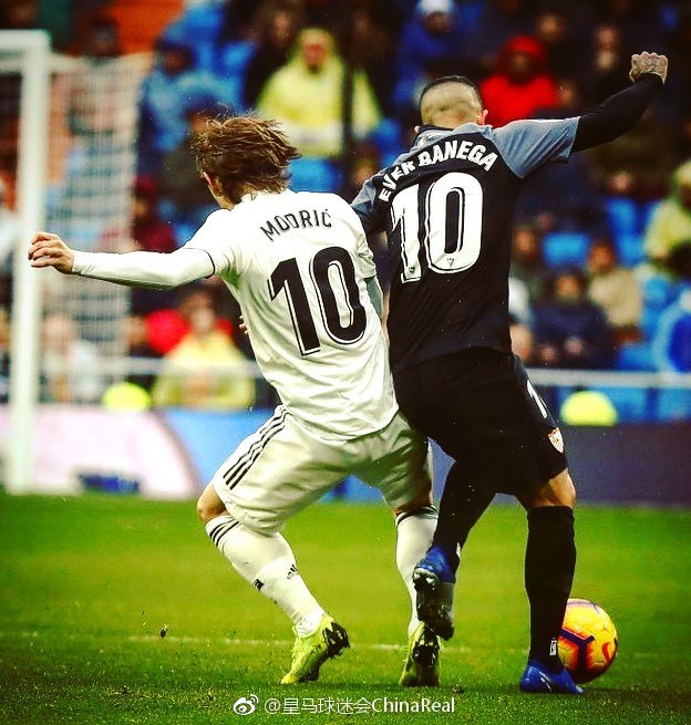 浓眉：弗拉格在琢磨如何在高压下打好球，把球稳稳传给队友