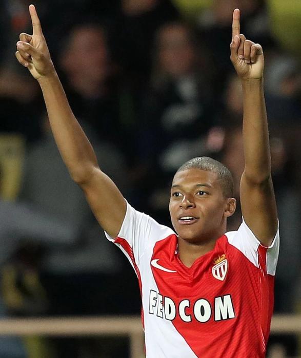 皇马近期面临高压，阿隆索执教遇阻，潜在替代者包括瓜迪奥拉、齐达内及阿韦罗亚，比赛关键影响其未来。